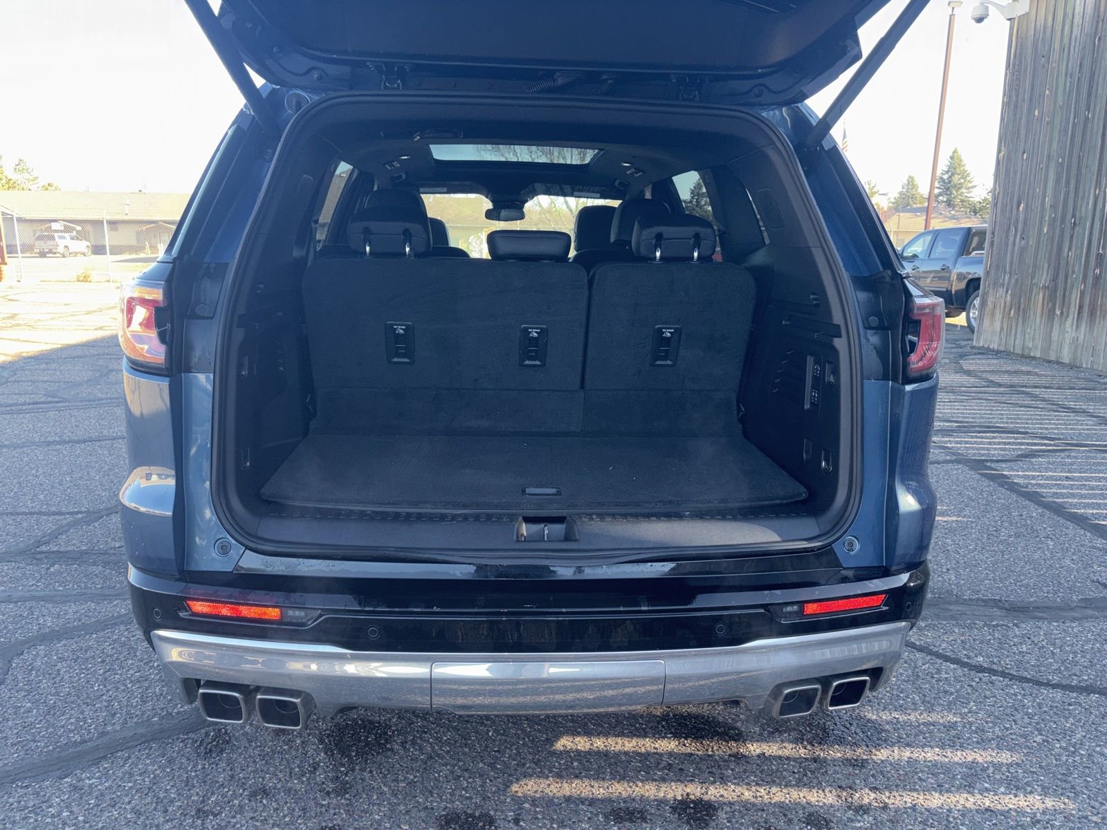 Used 2025 GMC Acadia Denali w/ LPO, All-Weather Package image 7