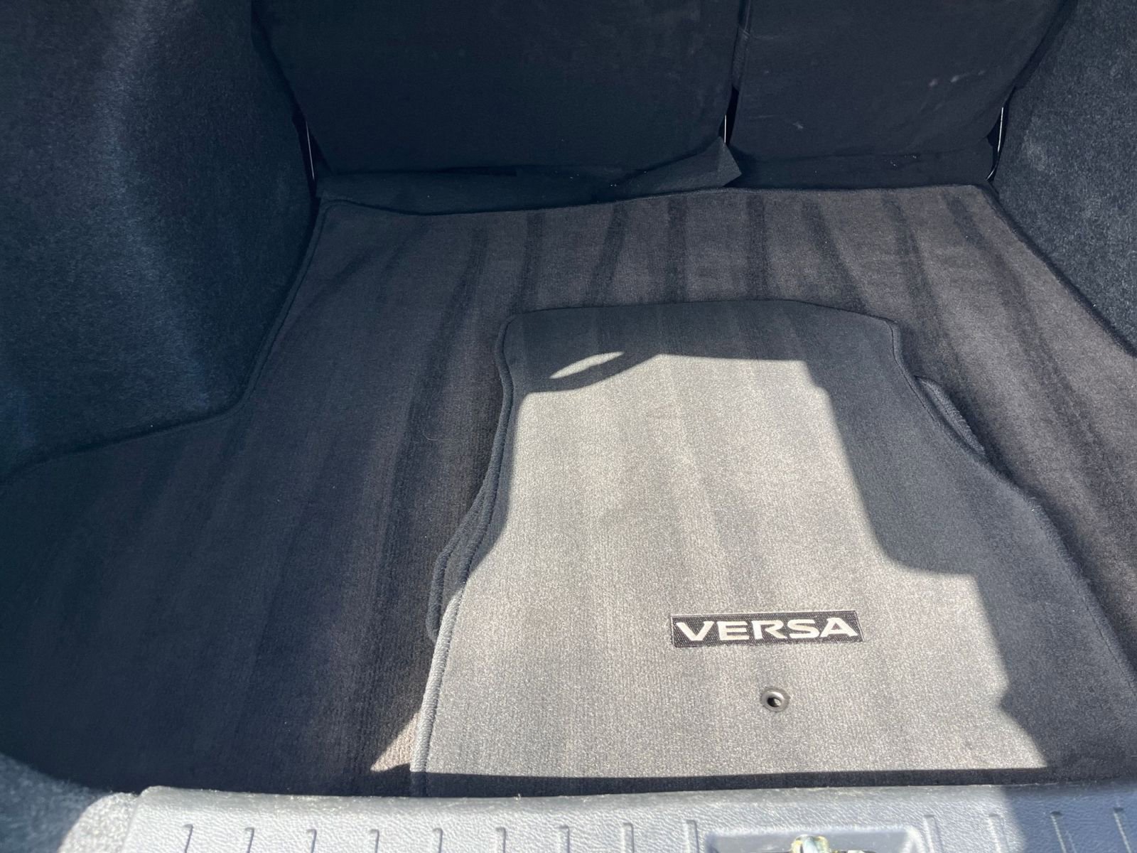 Used 2025 Nissan Versa SV FWD image 31