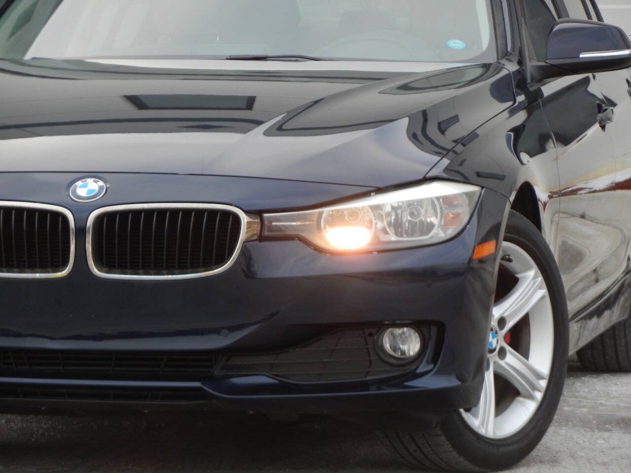 Used 2014 BMW 320i Sedan RWD image 4