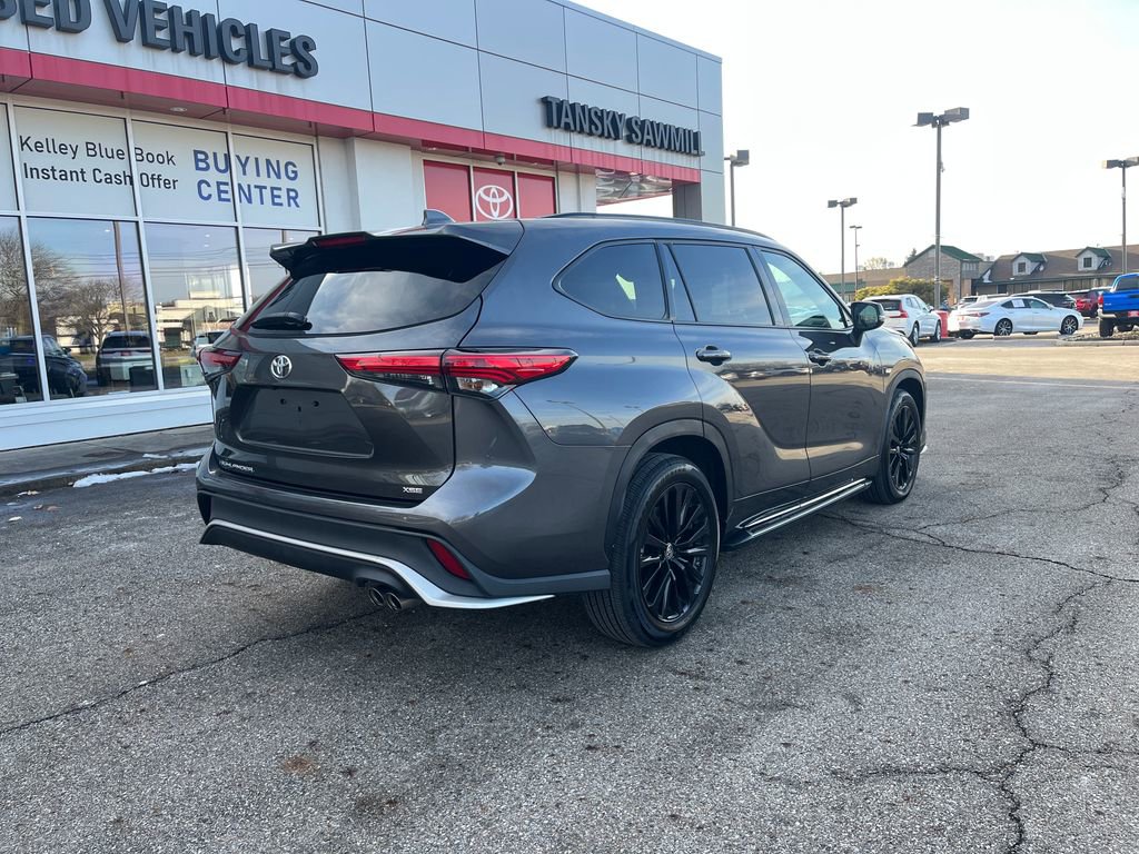 Used 2023 Toyota Highlander XSE image 8