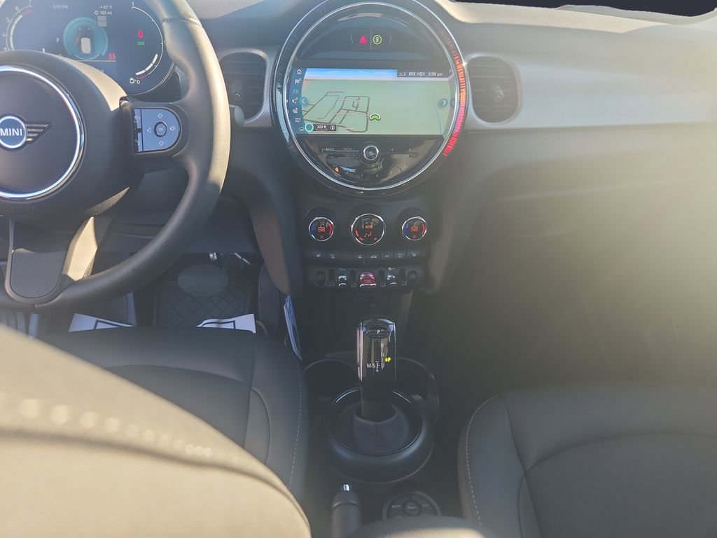 Used 2024 MINI Cooper 2-Door Hardtop image 11