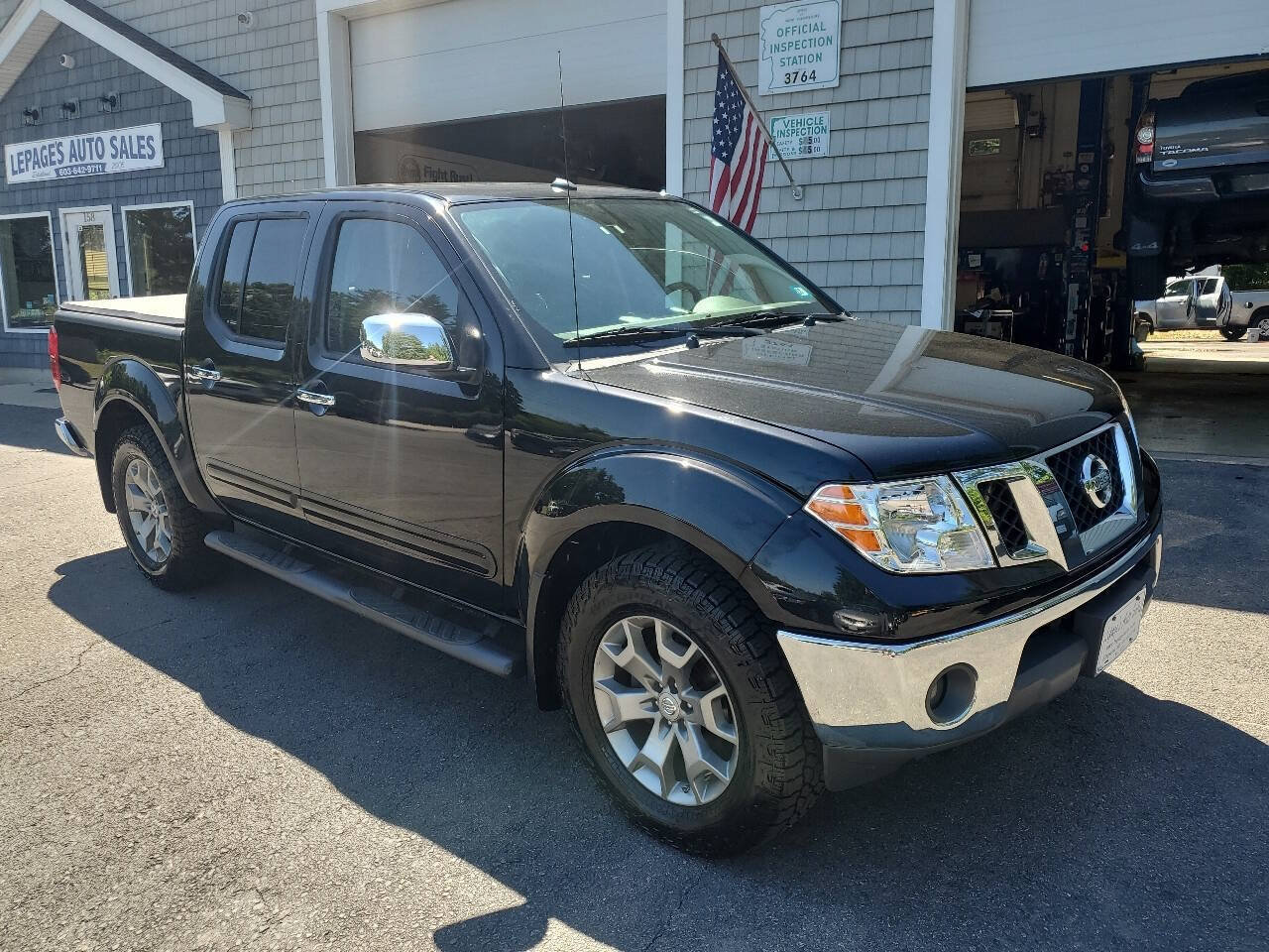 Used 2019 Nissan Frontier SL AWD/4WD image 2