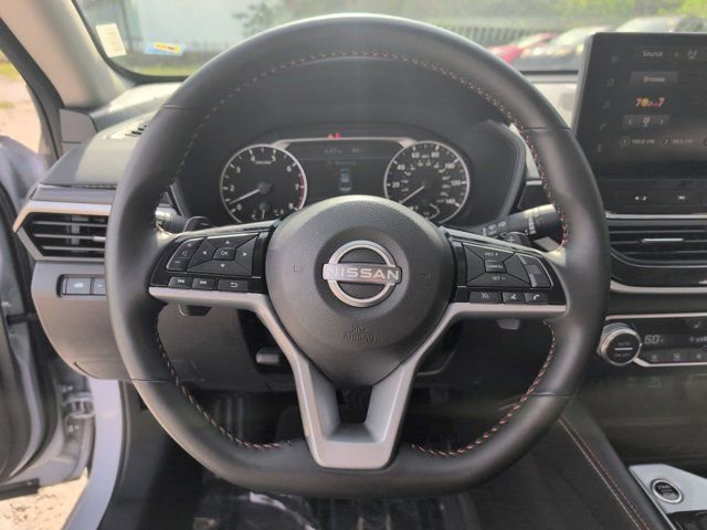 Used 2025 Nissan Altima 2.5 SR w/ SR Premium Package AWD/4WD image 22