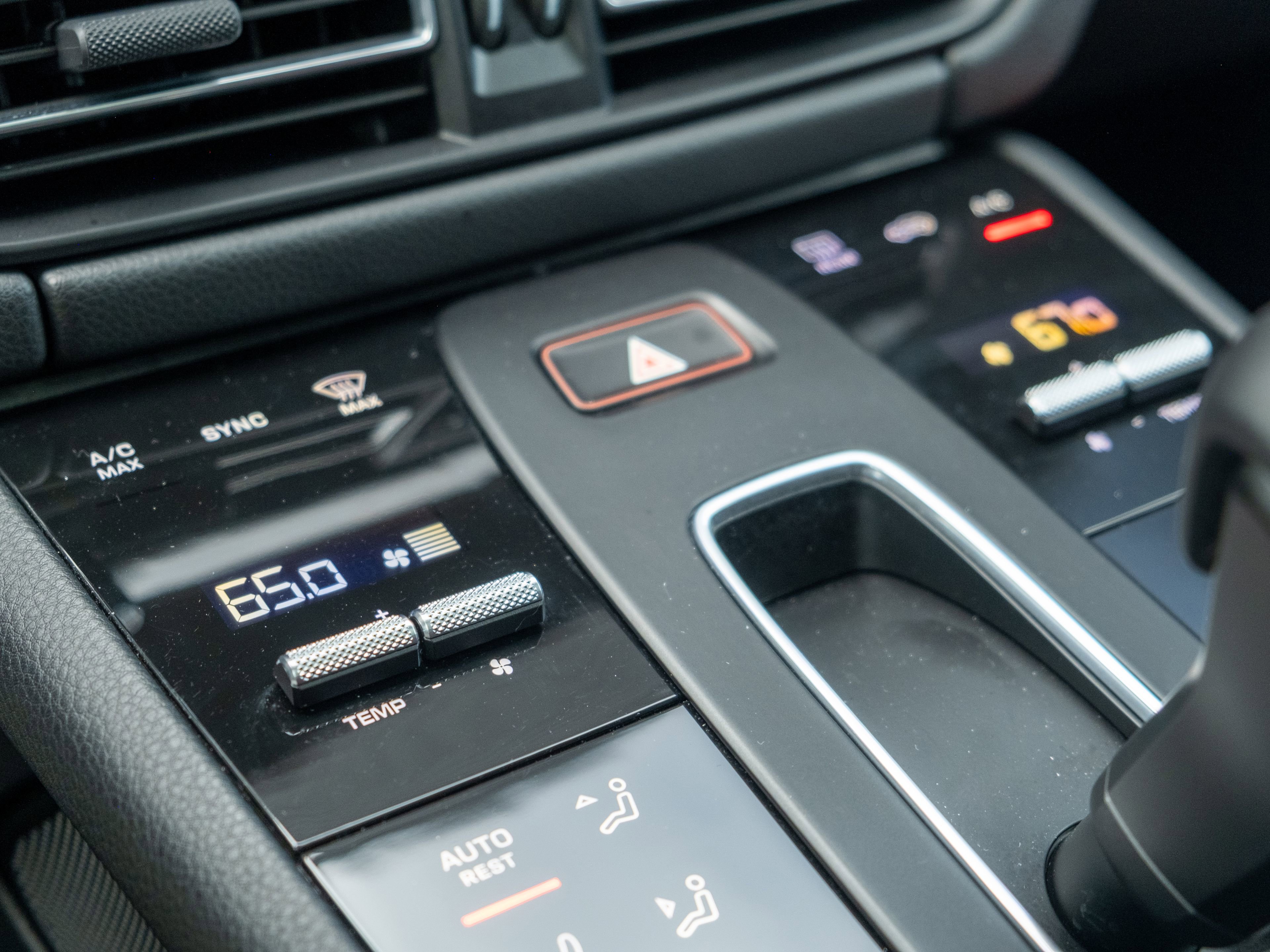 Certified 2025 Porsche Macan image 25