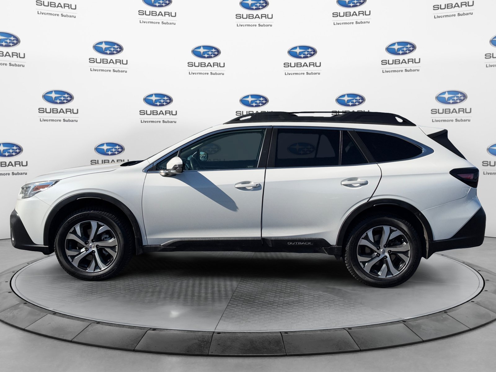 Used 2021 Subaru Outback Limited XT AWD/4WD image 3