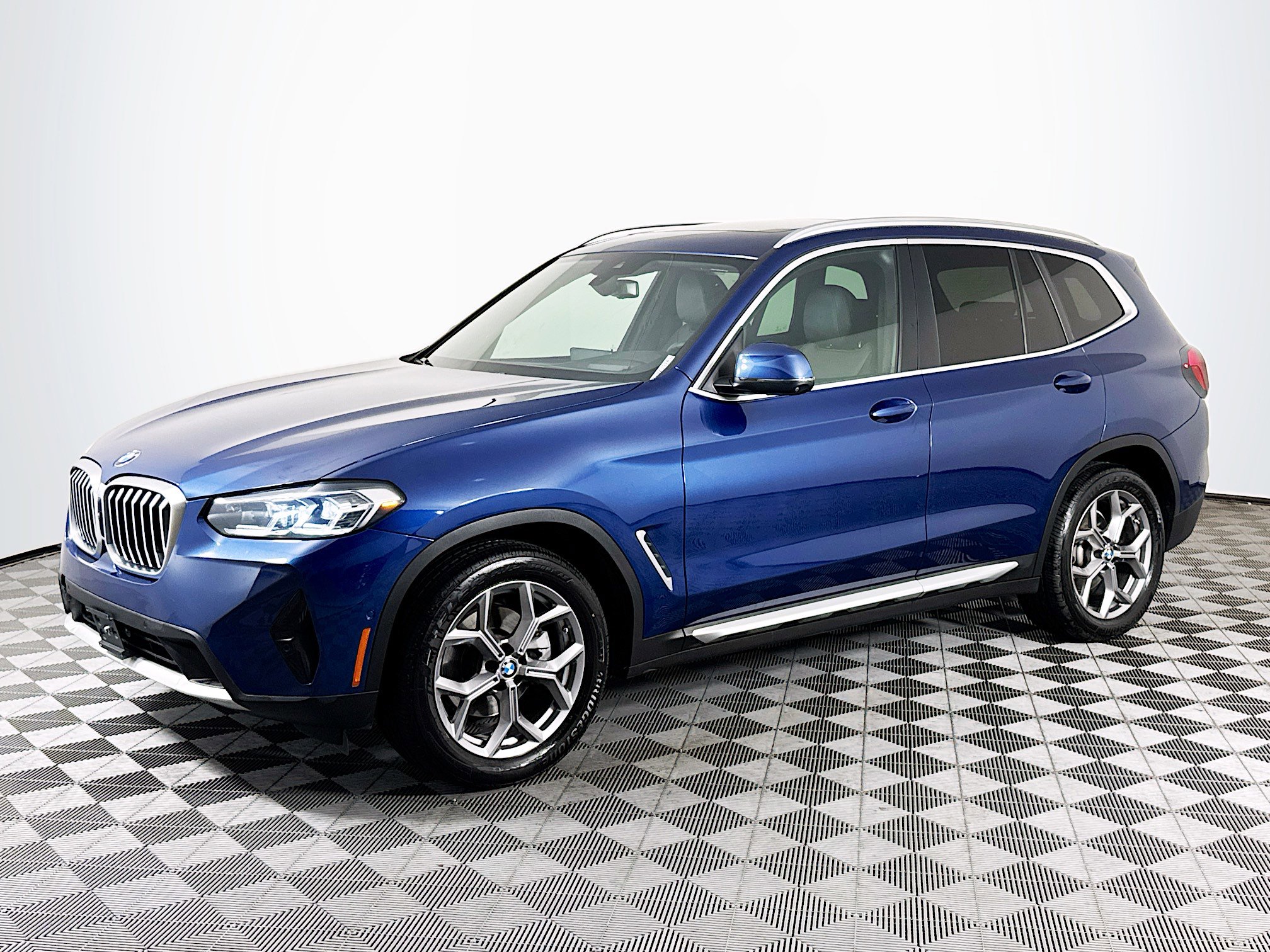 Used 2024 BMW X3 sDrive30i w/ Premium Package RWD image 4