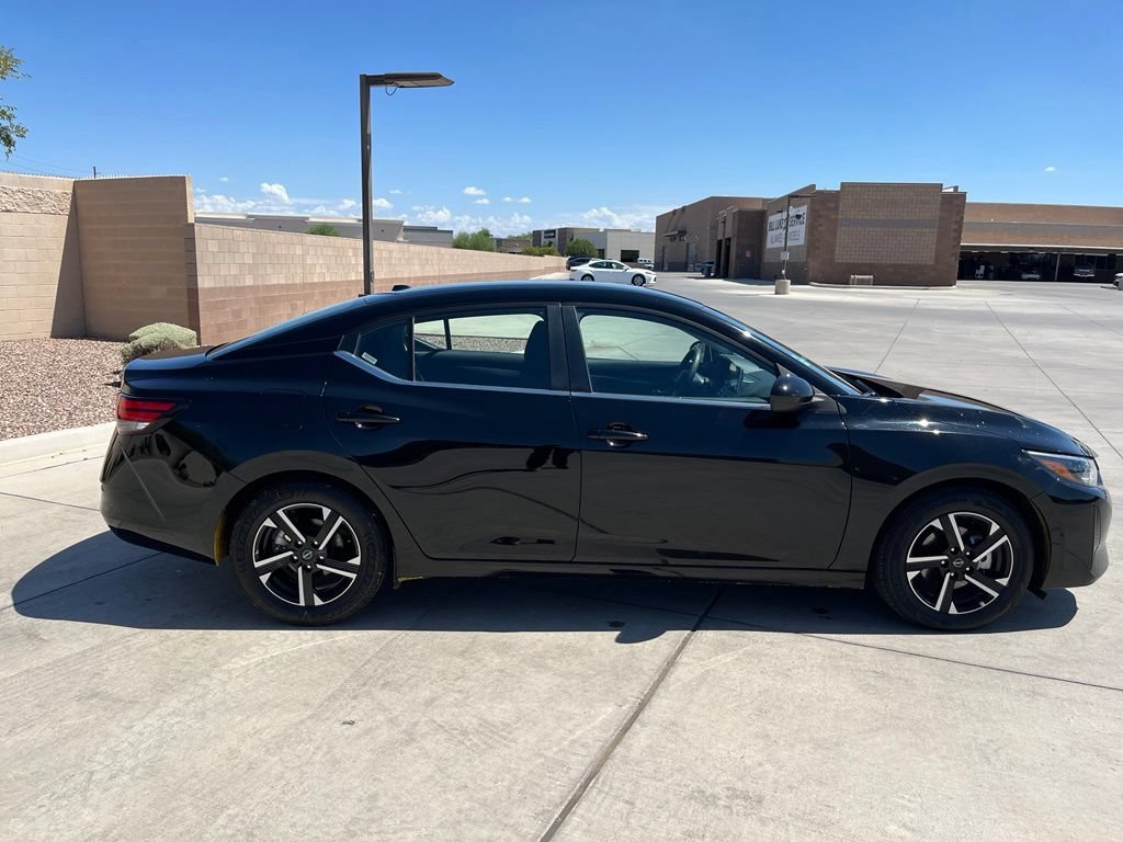 Used 2025 Nissan Sentra SV FWD image 10