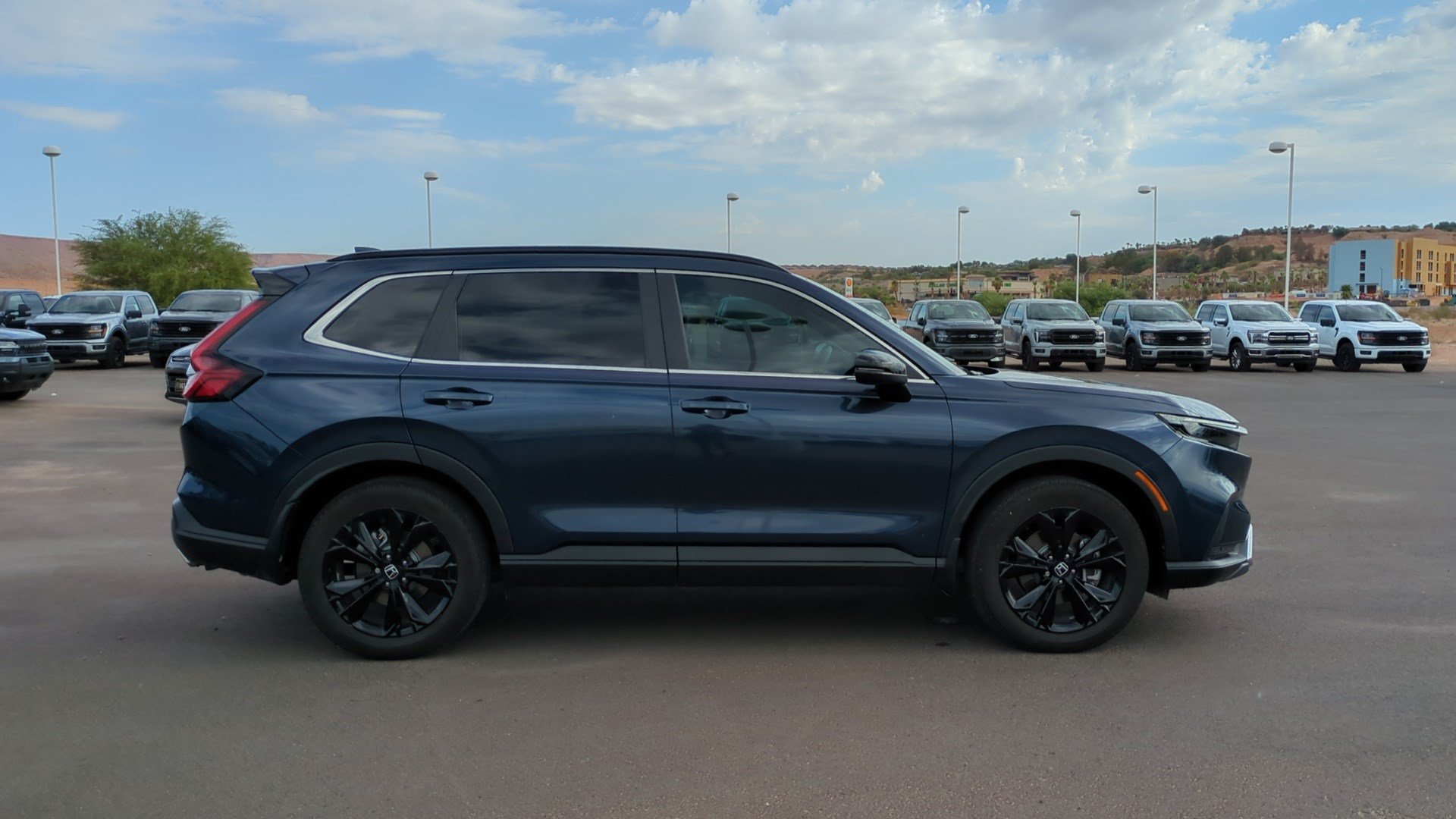 Used 2024 Honda CR-V Sport Touring image 2