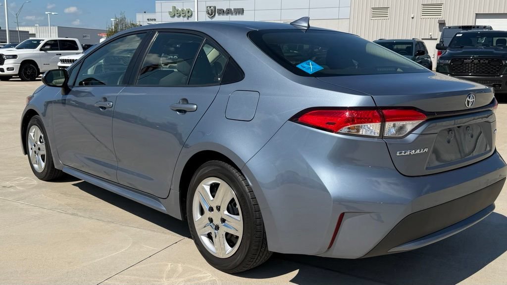 Used 2022 Toyota Corolla LE FWD image 3