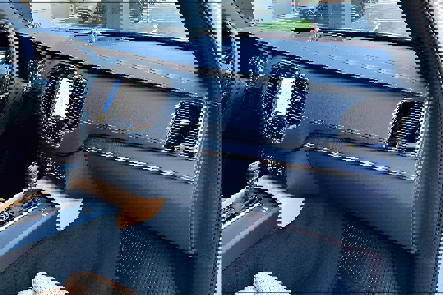 Used 2022 Volvo XC90 T6 Inscription w/ Advanced Package image 17