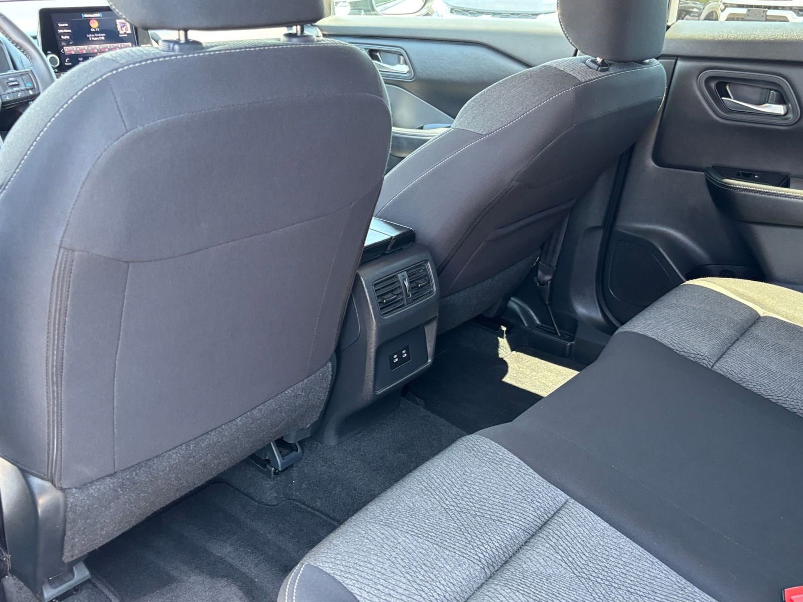 Used 2025 Nissan Rogue SV FWD image 24