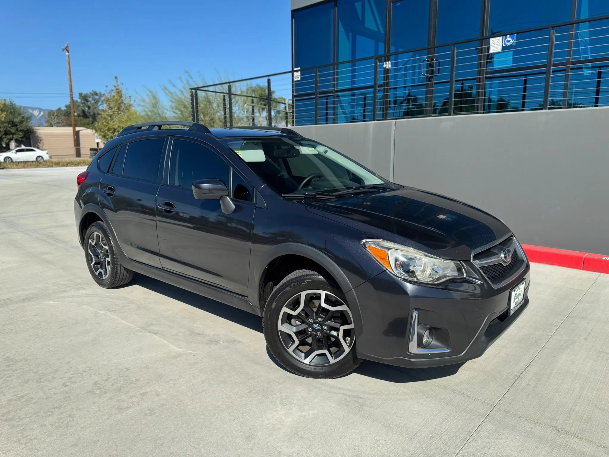 Used 2016 Subaru Crosstrek 2.0i Premium AWD/4WD image 2
