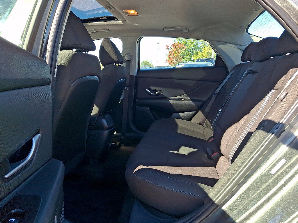 Used 2025 Hyundai Elantra SEL FWD image 10