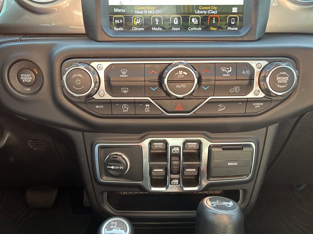 Used 2018 Jeep Wrangler Unlimited Sahara image 29