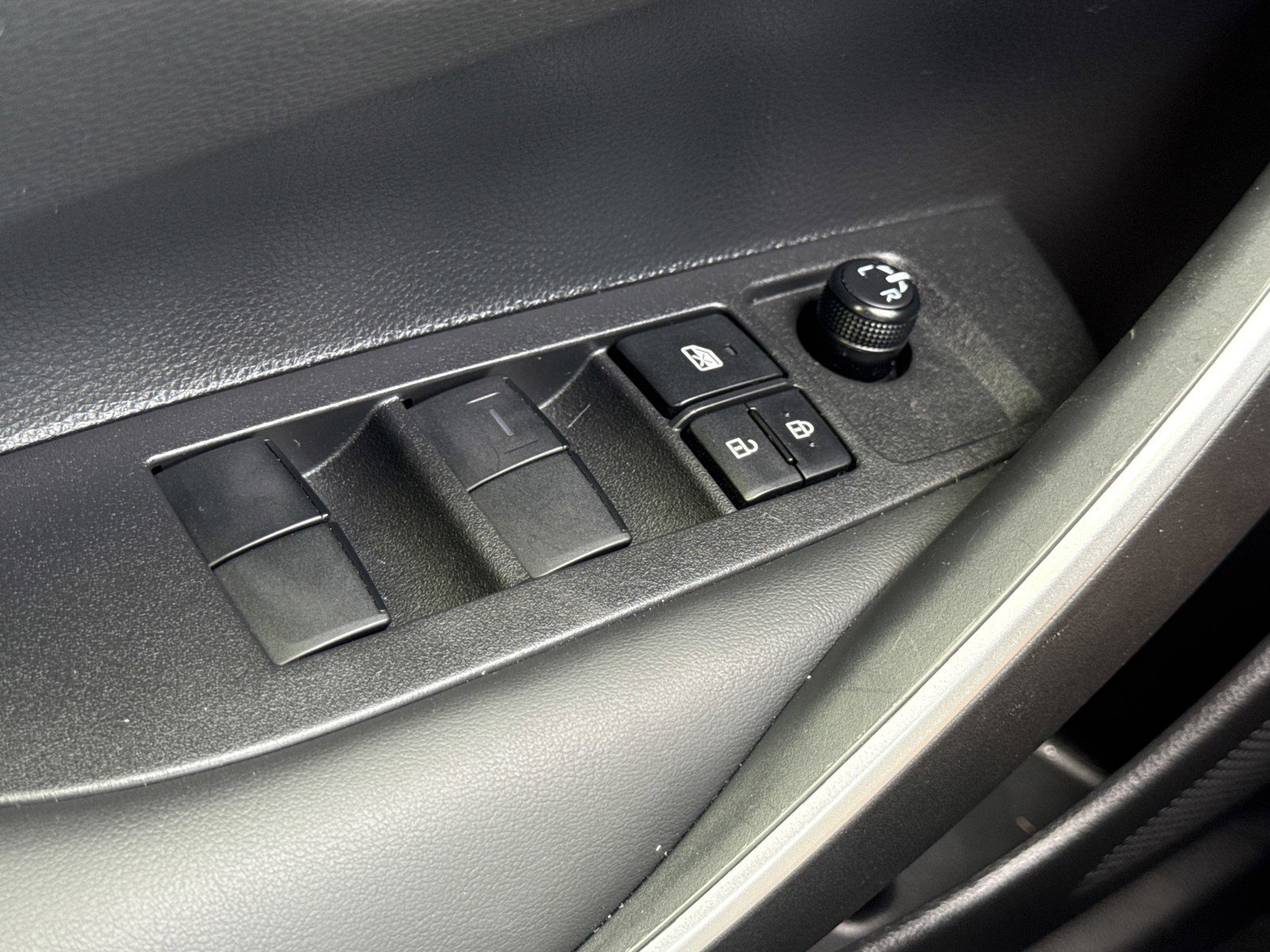 Used 2025 Toyota Corolla SE w/ SE Premium Package image 17