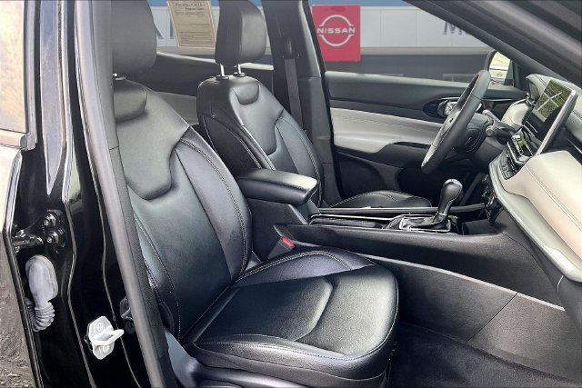 Used 2025 Jeep Compass Limited AWD/4WD image 29