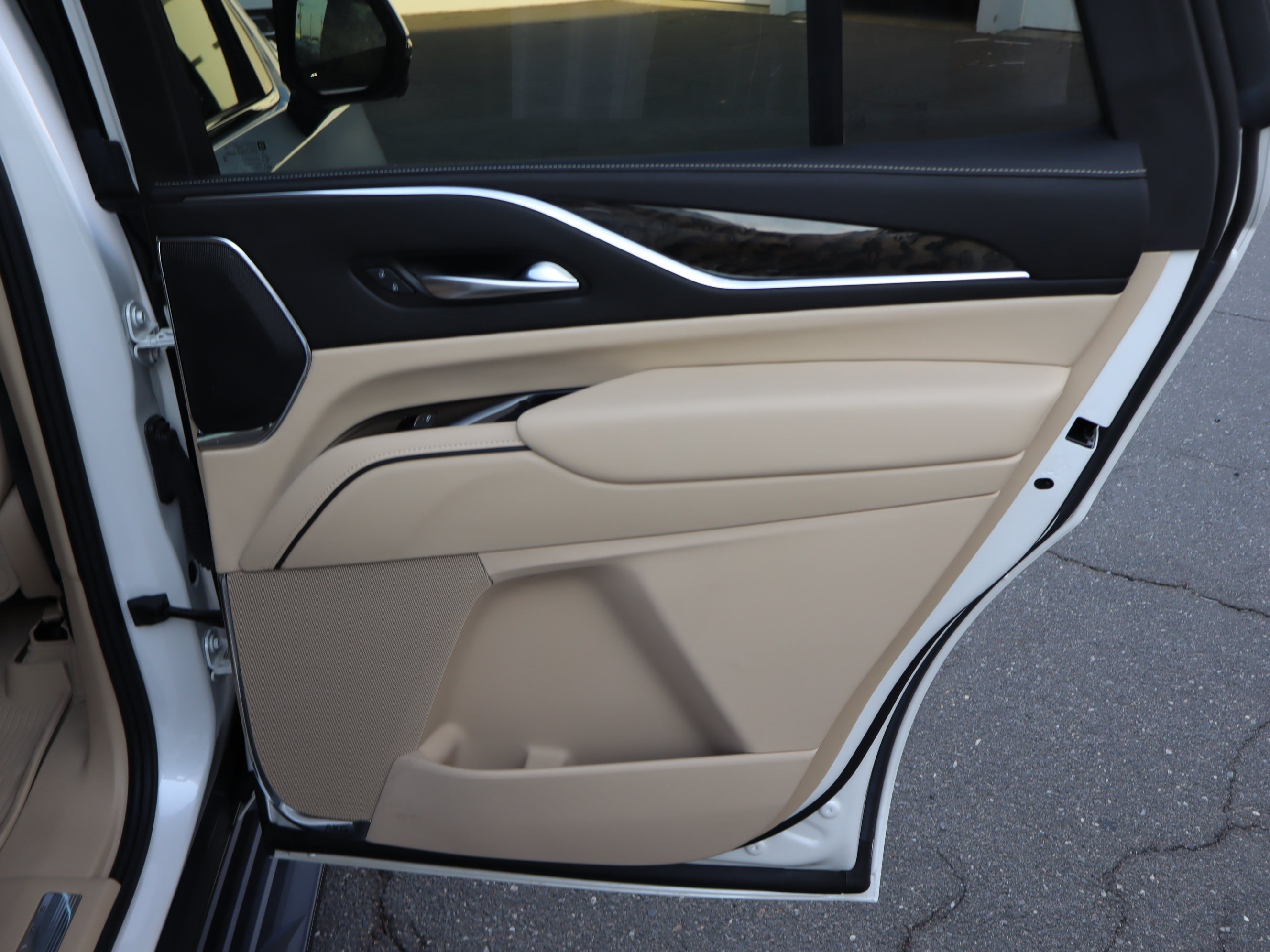 Used 2023 Cadillac Escalade Premium Luxury w/ Performance Package AWD/4WD image 39