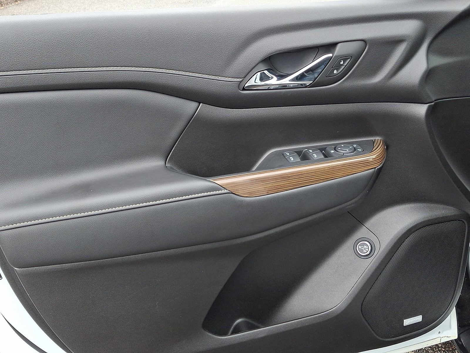 Certified 2023 GMC Acadia SLE w/ Driver Convenience Package FWD image 13