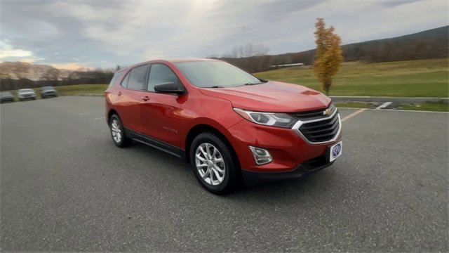 Used 2020 Chevrolet Equinox LS w/ LS Convenience Package image 2