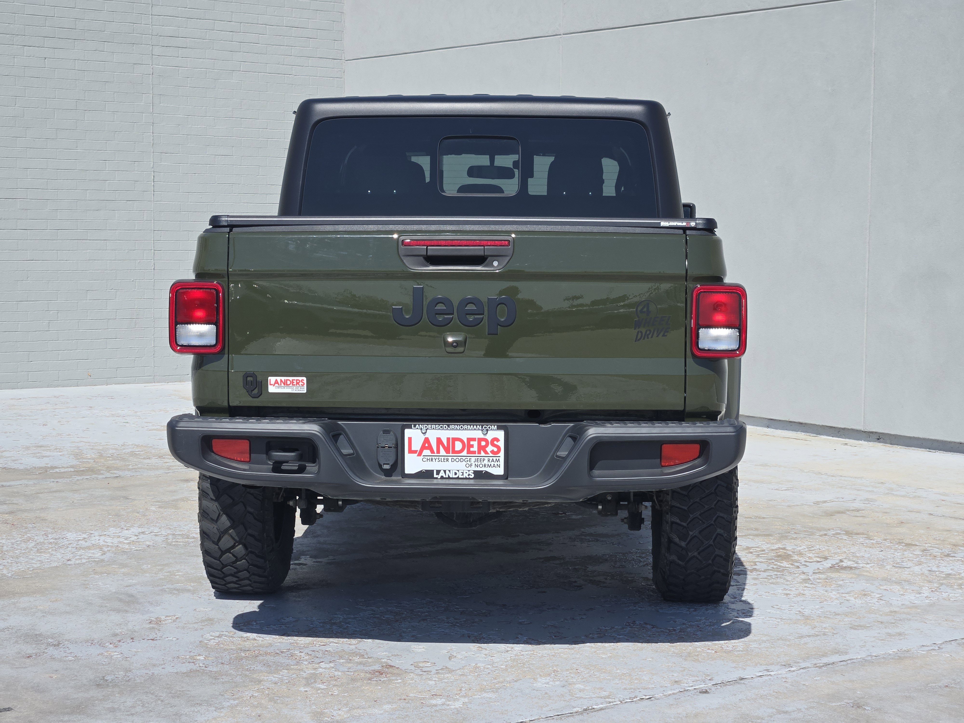 Used 2022 Jeep Gladiator Willys image 7