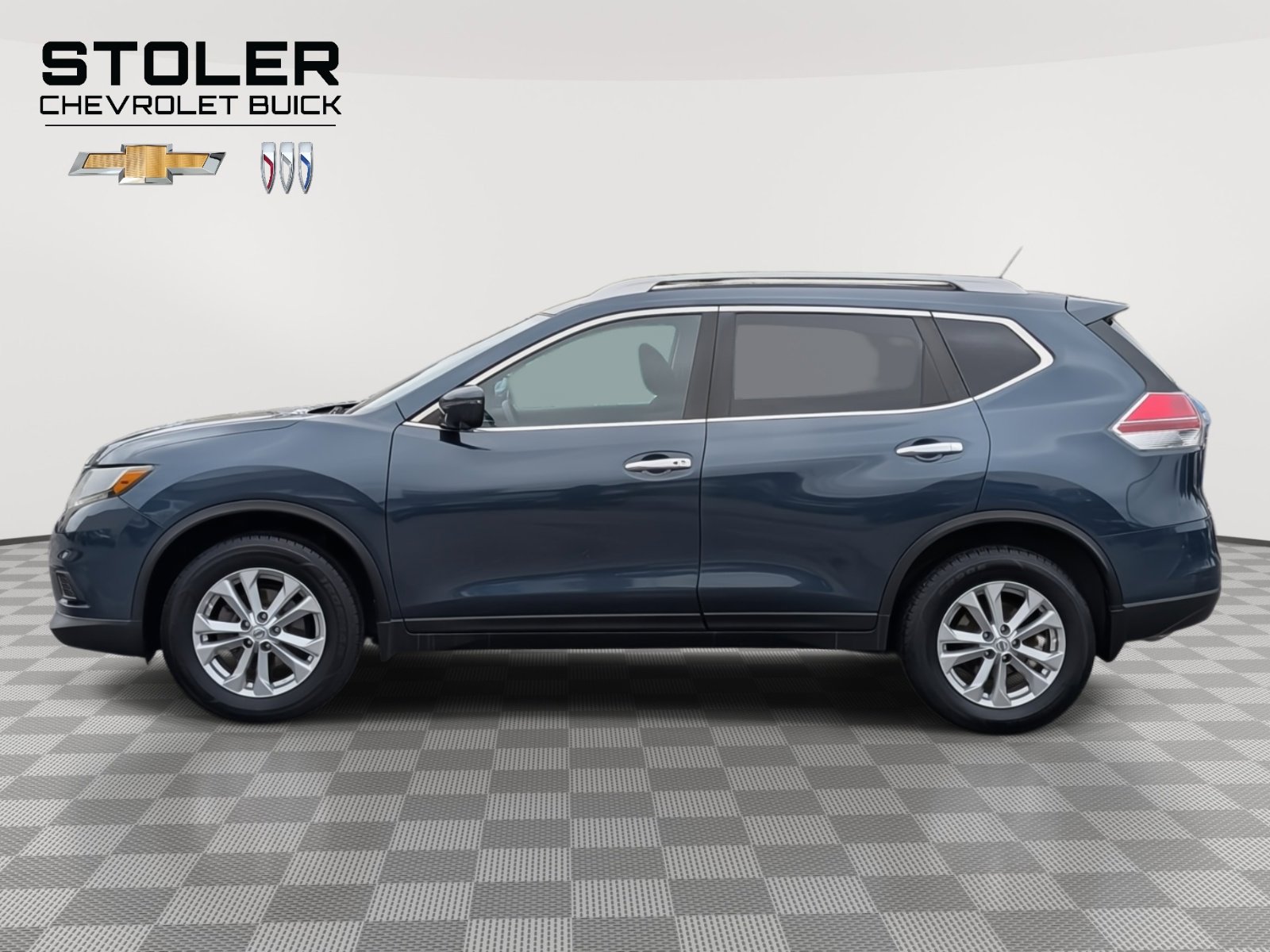 Used 2016 Nissan Rogue SV w/ SV Premium Package image 2