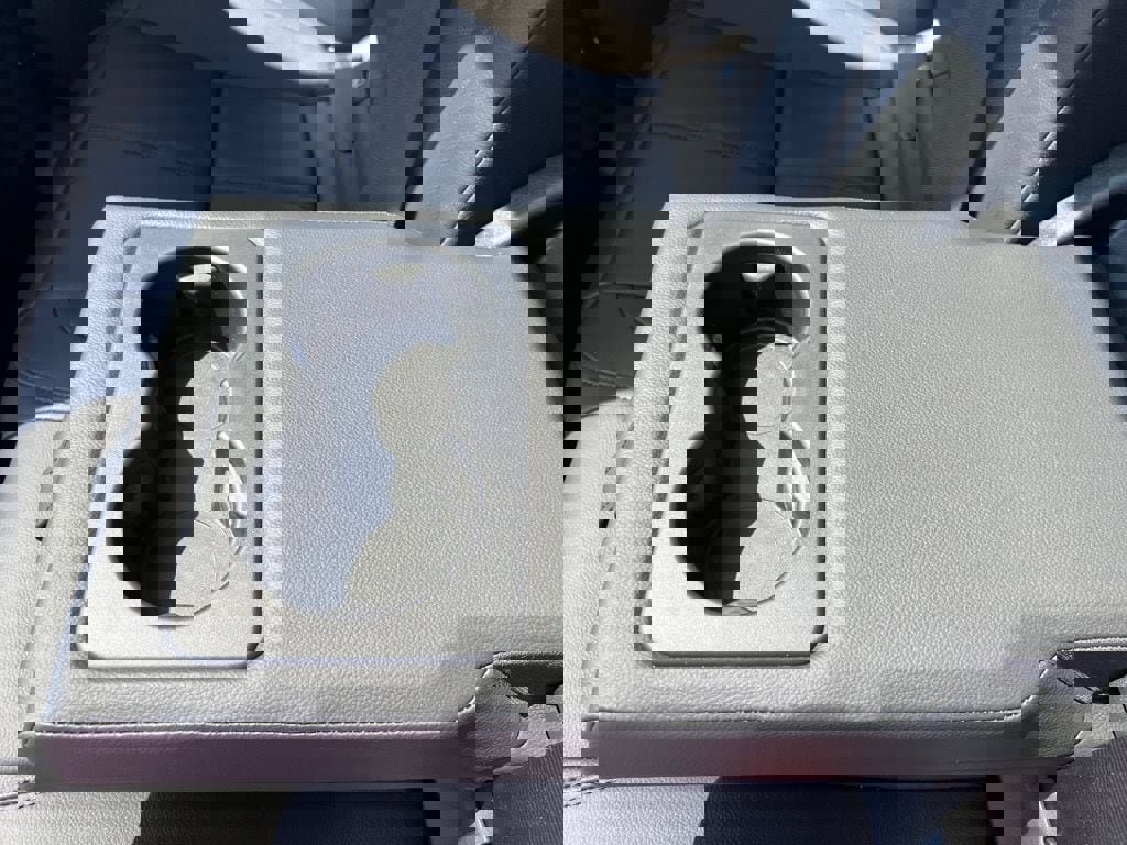 New 2026 Land Rover Range Rover Velar Dynamic SE image 23