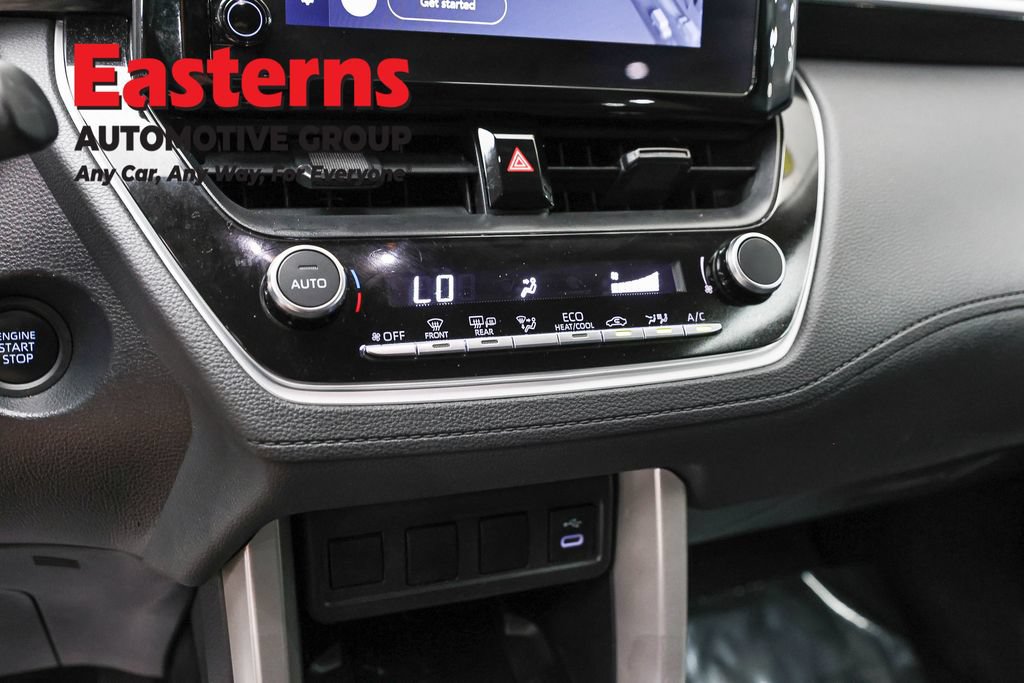 Used 2025 Toyota Corolla Cross LE FWD image 19