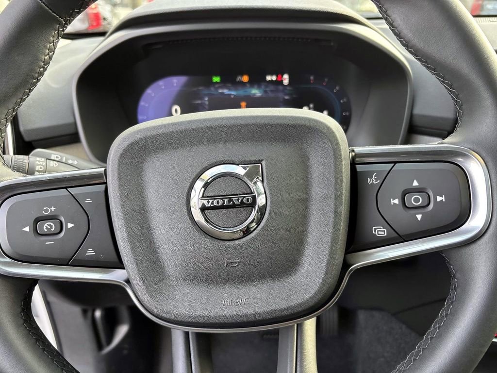 Certified 2025 Volvo XC40 B5 Plus w/ Protection Package Premier image 16