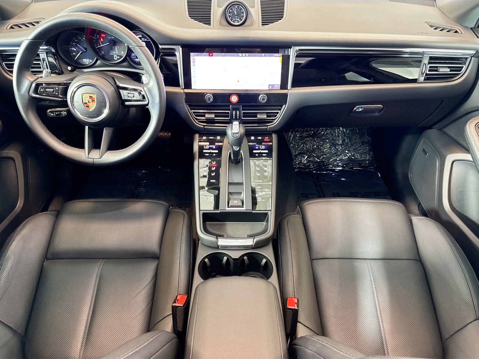 Certified 2025 Porsche Macan image 19