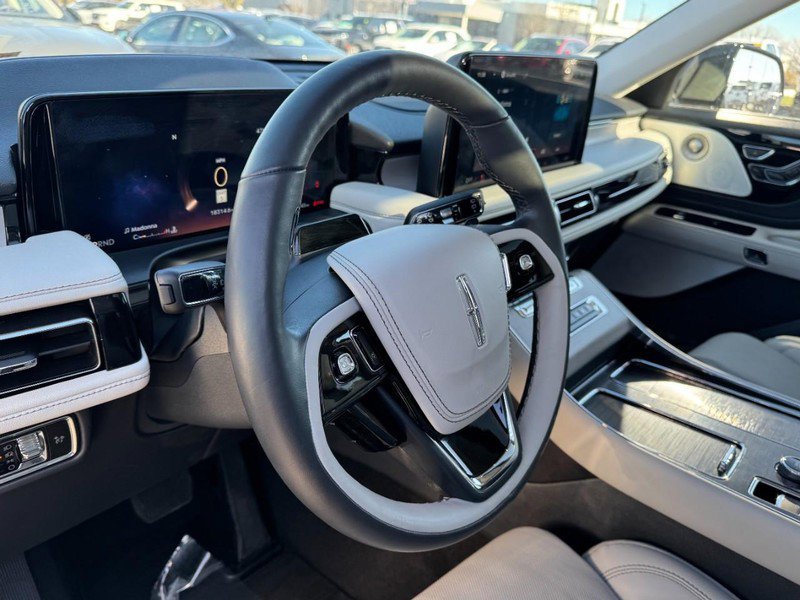 Certified 2025 Lincoln Aviator Reserve w/ Equipment Group 201A image 13