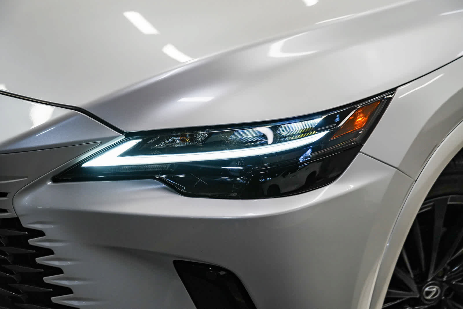 Used 2024 Lexus RX 350 Premium w/ Convenience Package FWD image 2