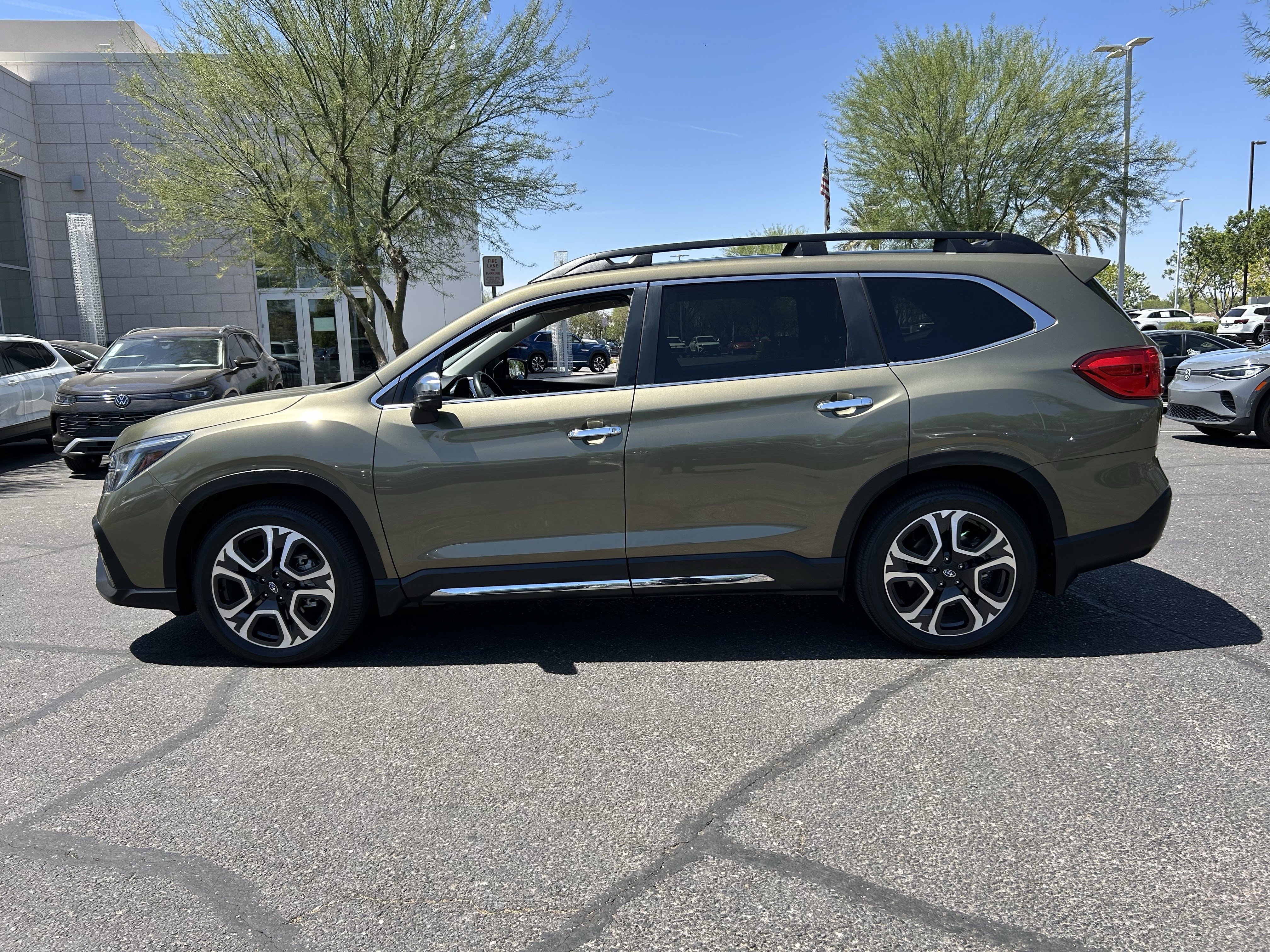 Used 2023 Subaru Ascent Touring AWD/4WD image 2
