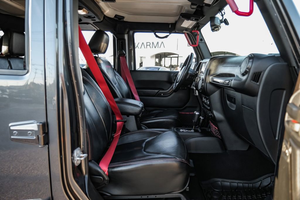 Used 2017 Jeep Wrangler Unlimited Rubicon image 32