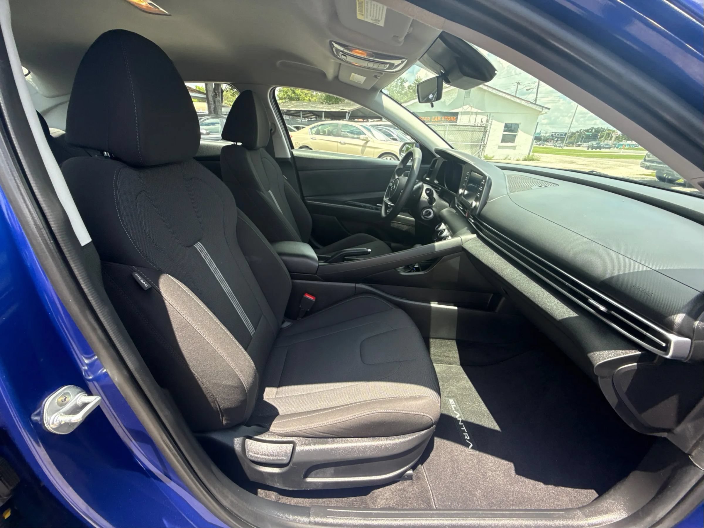 Used 2021 Hyundai Elantra SE FWD image 21