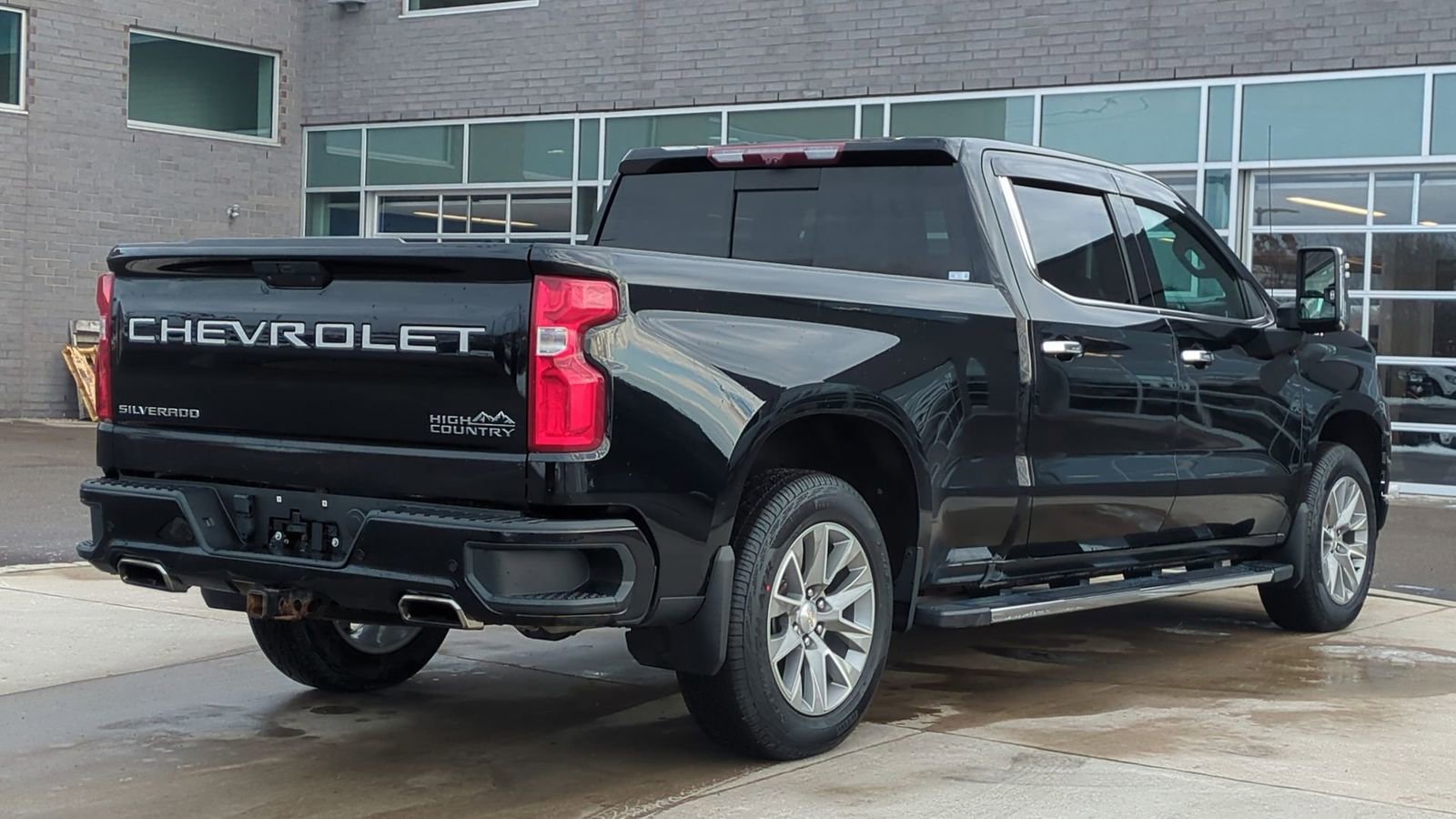 Used 2021 Chevrolet Silverado 1500 High Country w/ Technology Package image 7