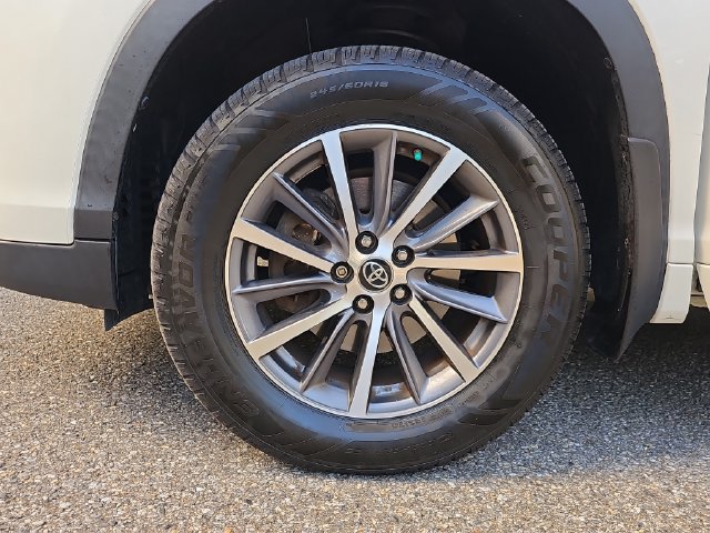 Used 2018 Toyota Highlander XLE AWD/4WD image 23