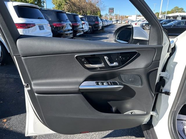Used 2025 Mercedes-Benz GLC 300 4MATIC image 17