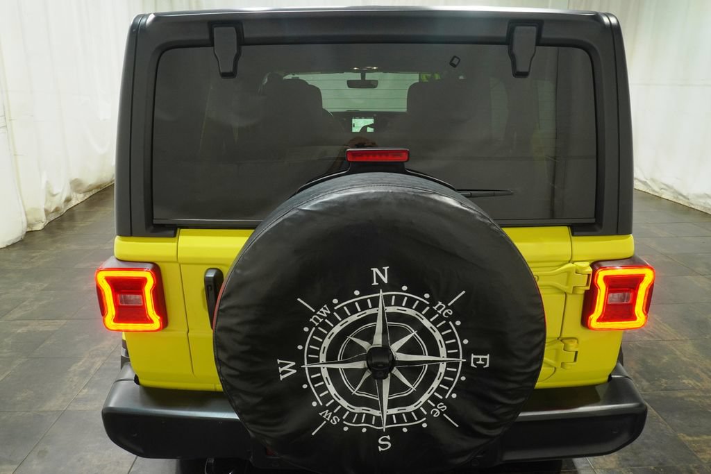 Used 2022 Jeep Wrangler Unlimited Sahara w/ LED Lighting Group AWD/4WD image 5