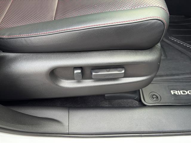 Used 2025 Honda Ridgeline Black Edition image 10