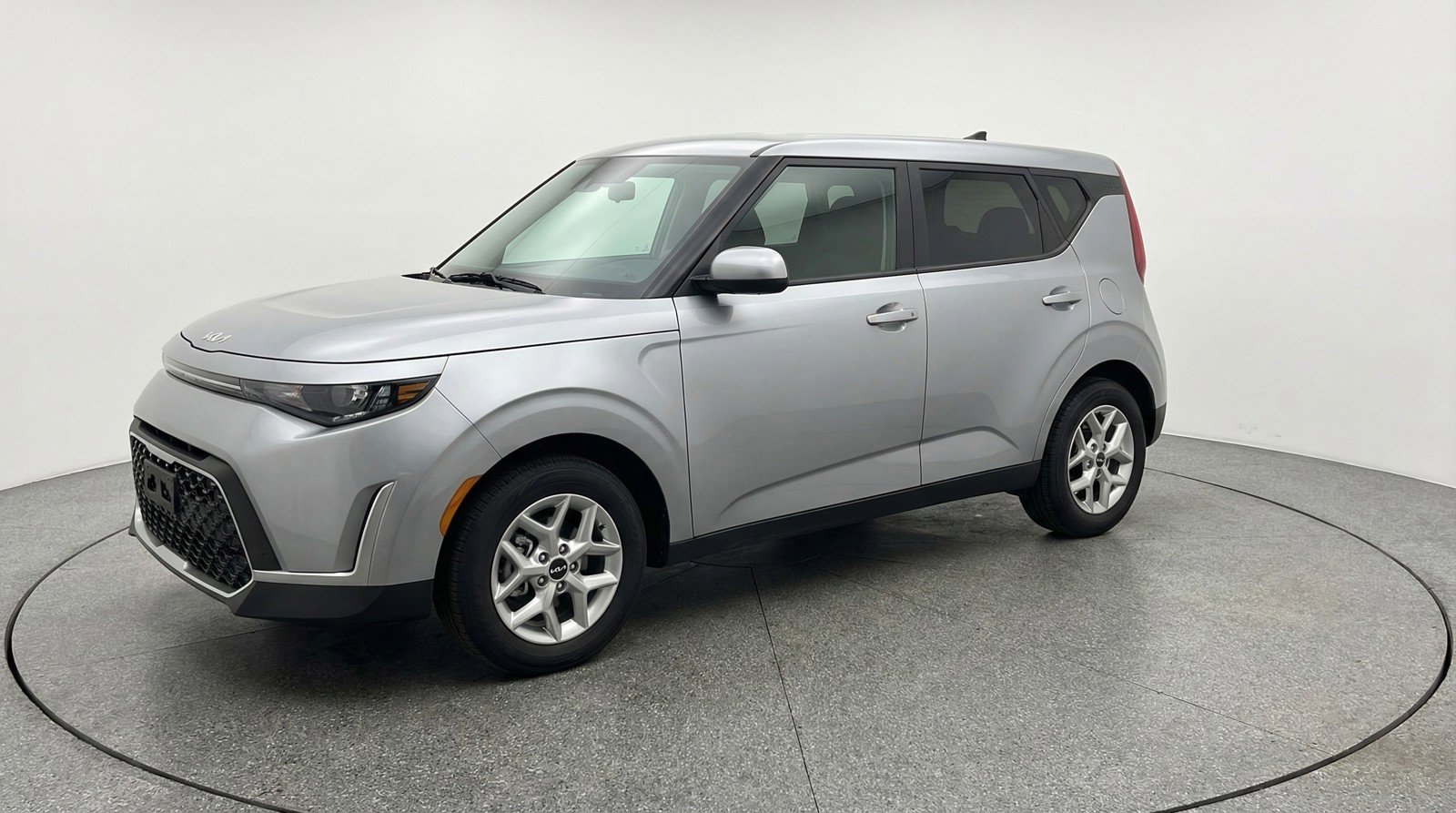 Used 2025 Kia Soul LX w/ LX Technology Package image 3