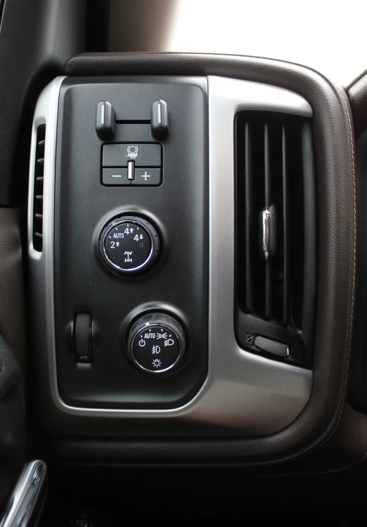 Used 2015 GMC Sierra 1500 SLT w/ SLT Crew Cab Value Package image 19