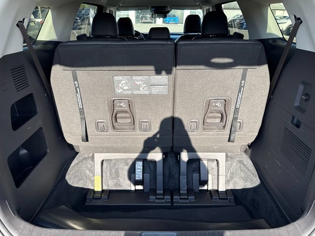 Used 2022 Kia Carnival LX FWD image 15