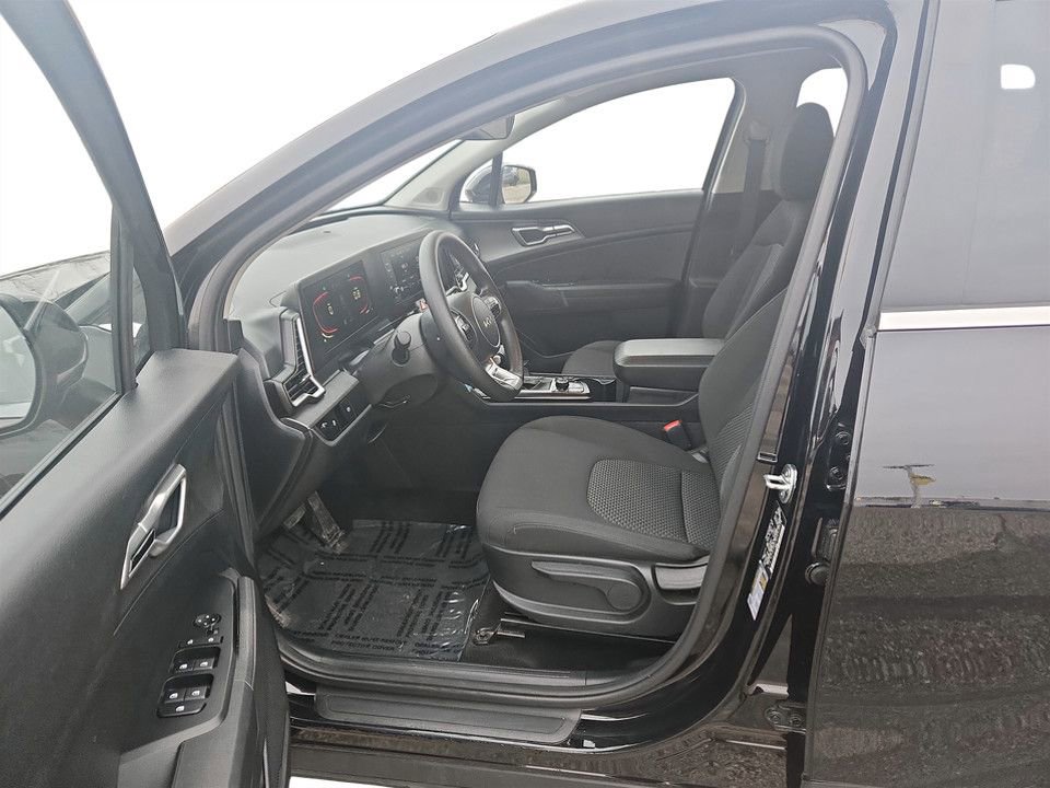 Used 2025 Kia Sportage LX image 29