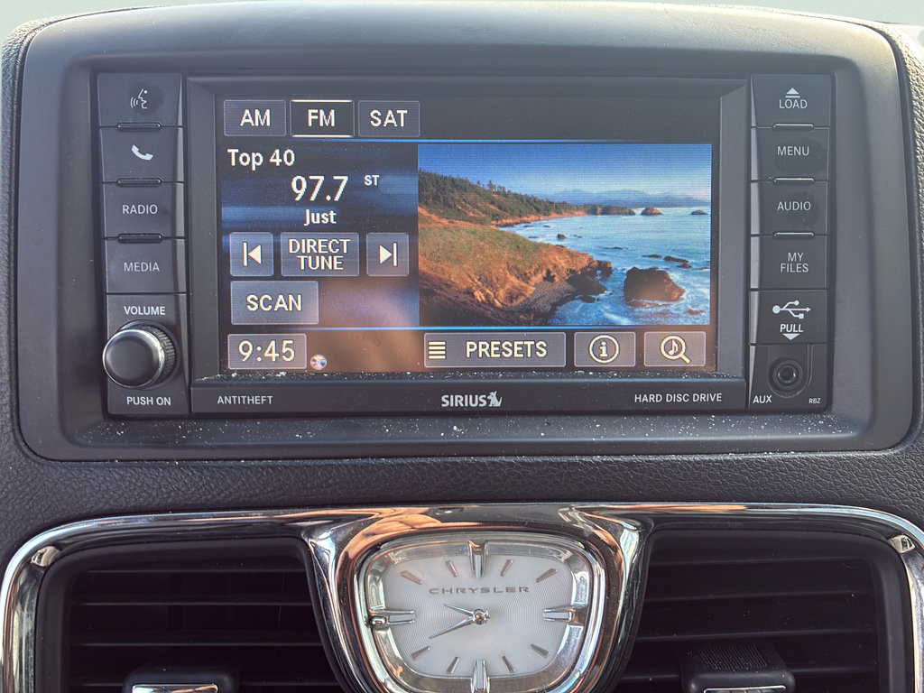 Used 2016 Chrysler Town & Country Touring w/ Trailer Tow Group FWD image 30
