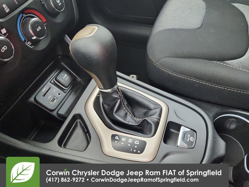 Certified 2018 Jeep Cherokee Latitude w/ Altitude Package FWD image 26