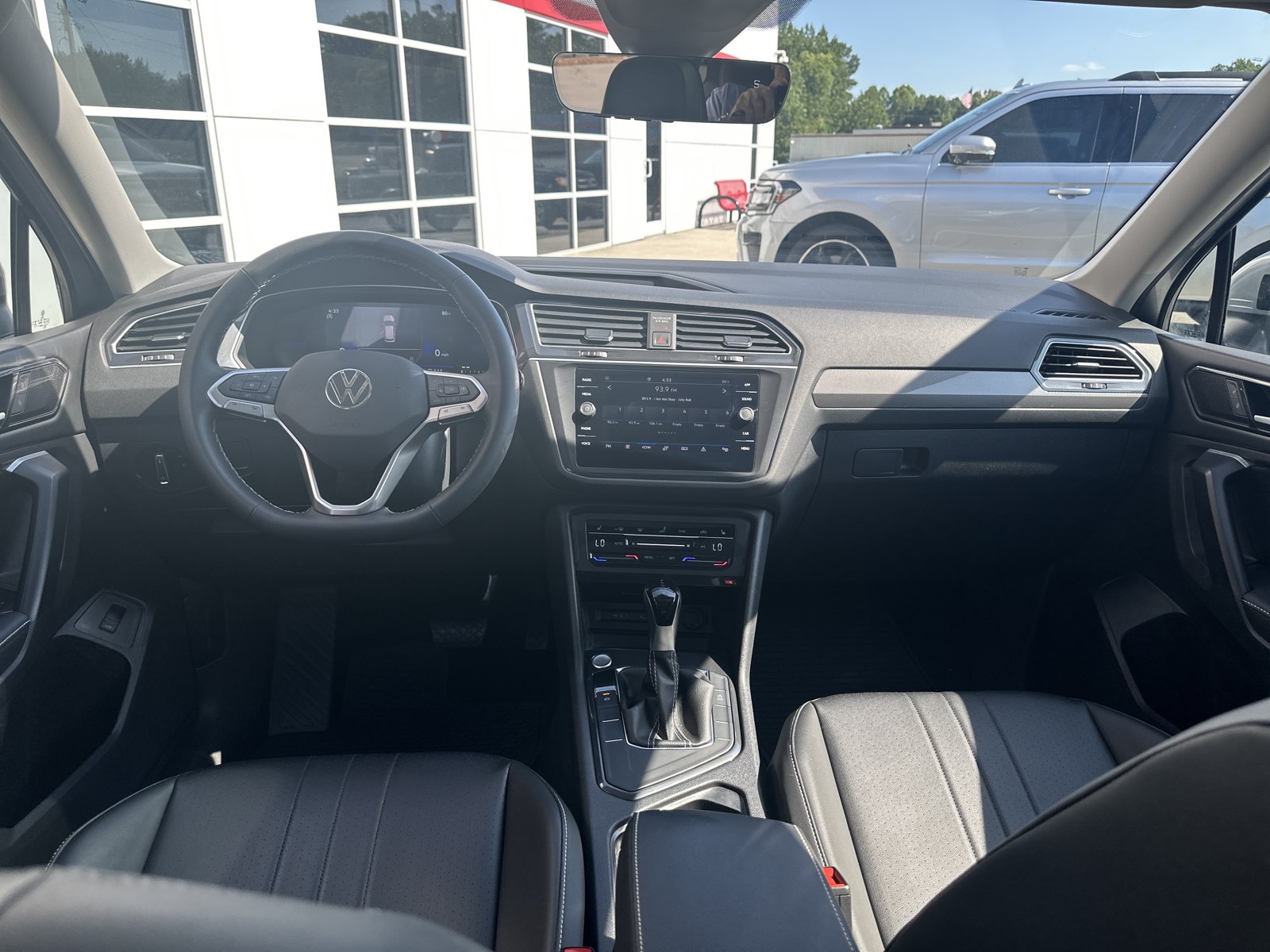 Used 2024 Volkswagen Tiguan SE FWD image 26
