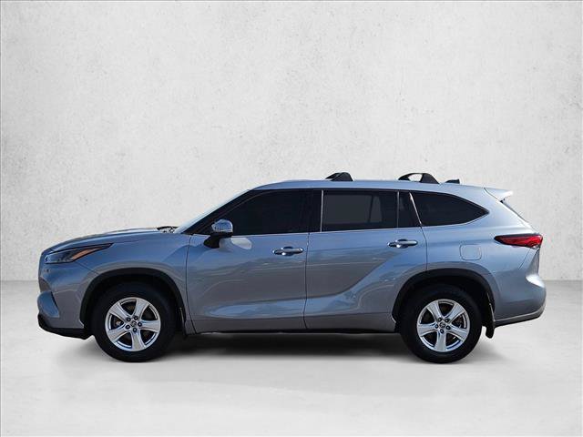 Used 2022 Toyota Highlander LE AWD/4WD image 9