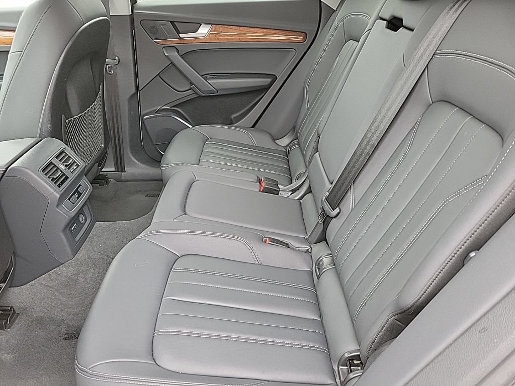 Used 2023 Audi Q5 2.0T Premium w/ Convenience Package AWD/4WD image 15