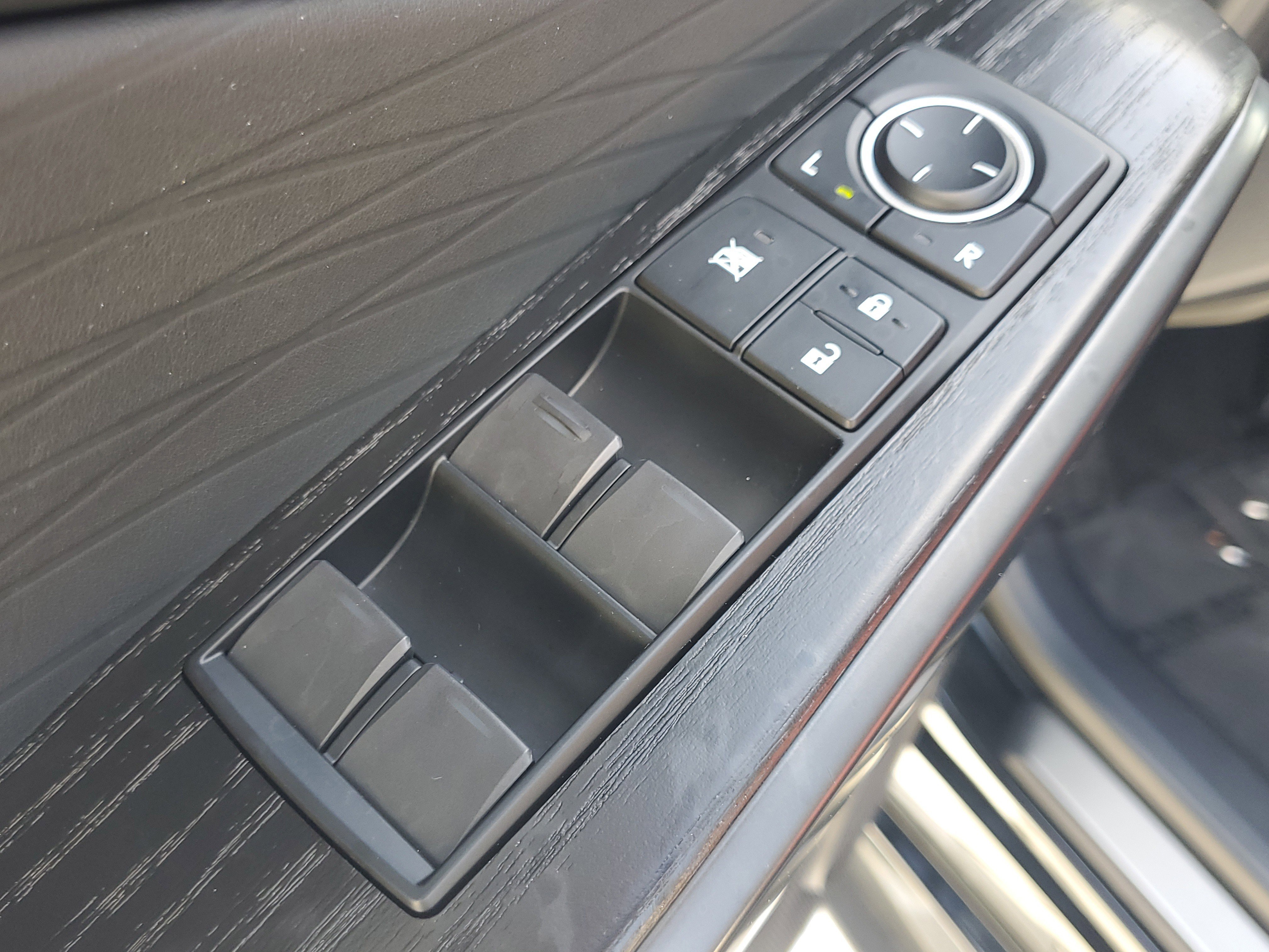 Used 2025 Lexus IS 300 w/ Premium Package image 23