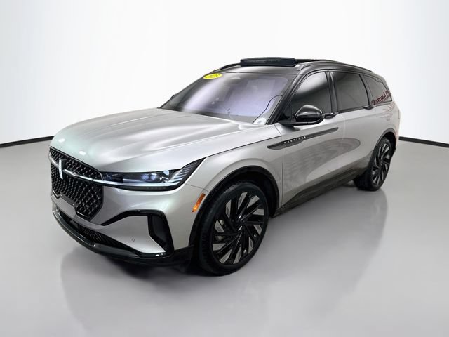 Used 2025 Lincoln Nautilus Reserve AWD/4WD image 3